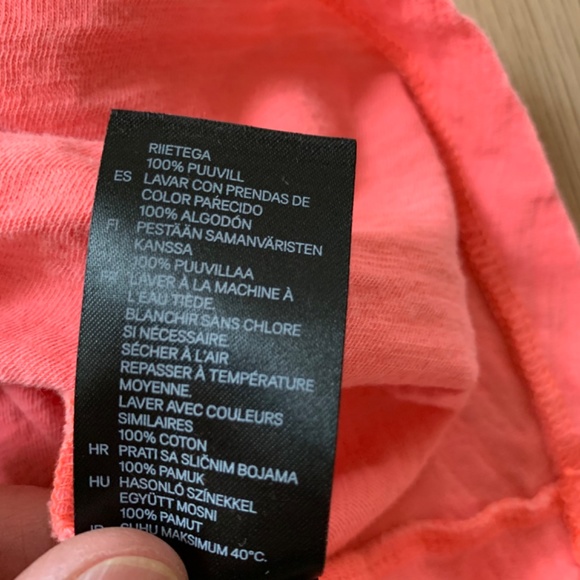 🌼 3/$30 H&M Pink V-neck Tshirt - Picture 2 of 5